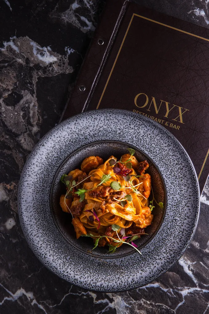 Onyx dining plate